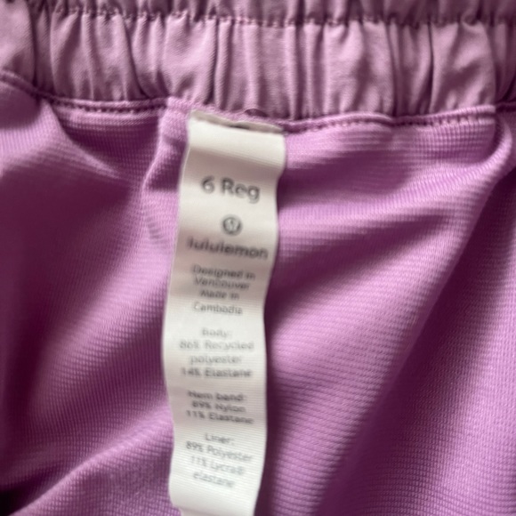 Lululemon Jubilee Hotty Hot 2.5” - Picture 8 of 8